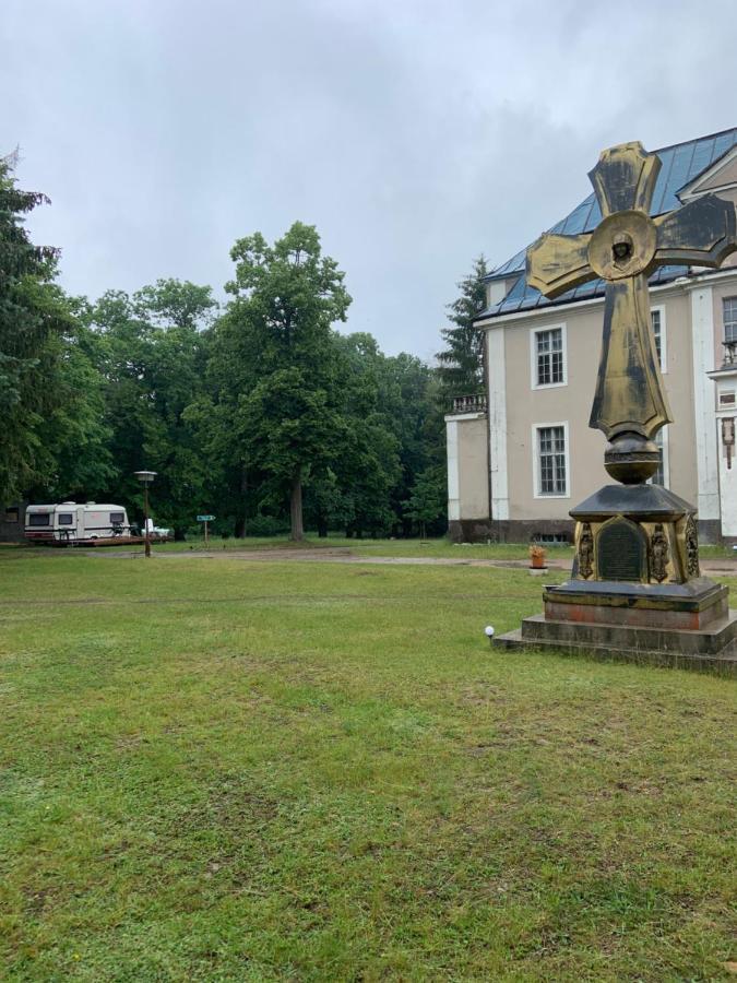 St. Georg Kloster Milmersdorf Buitenkant foto